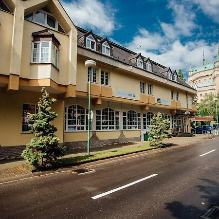 Hotel Pod Zamkom Бойнице Экстерьер фото