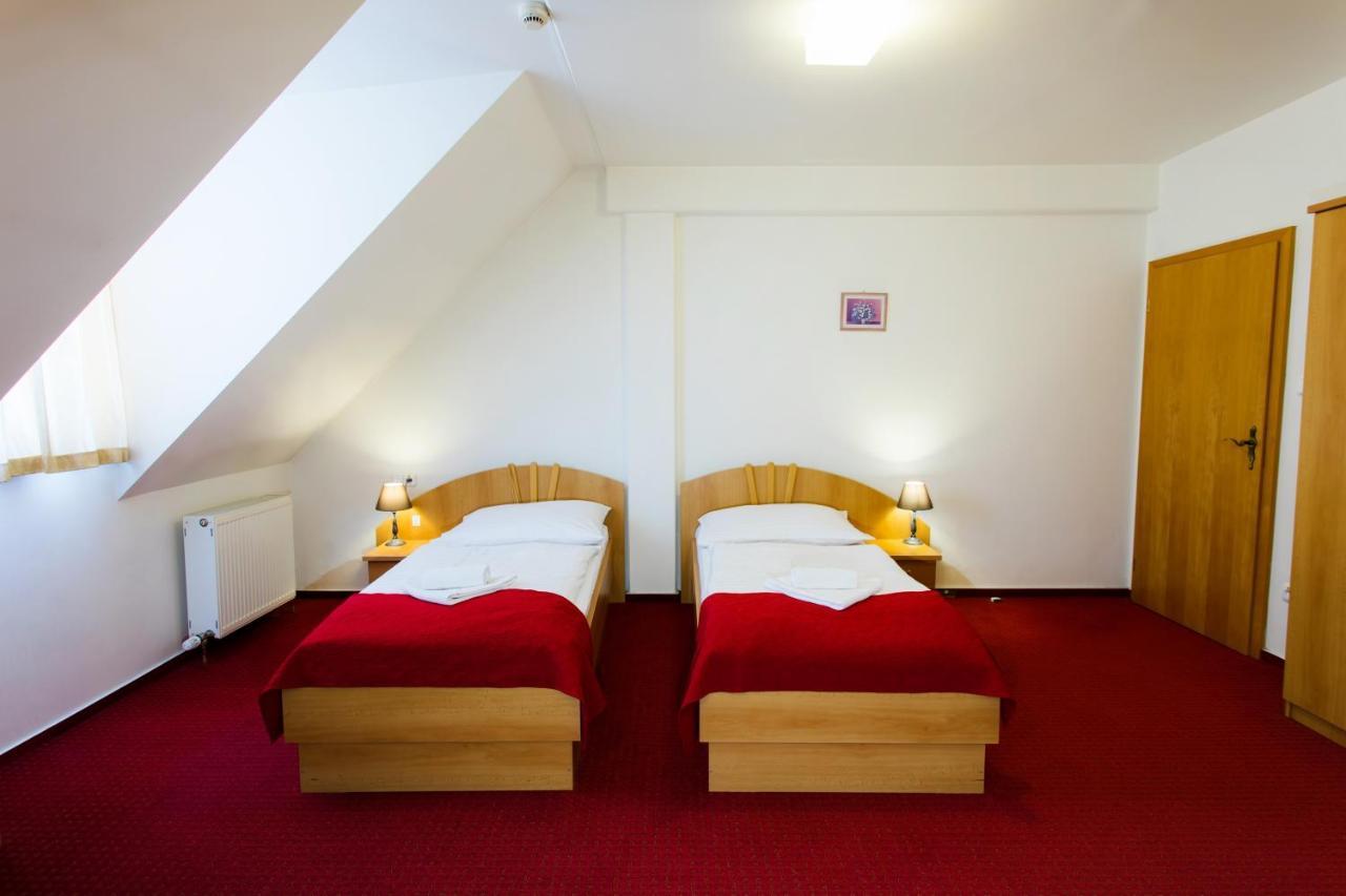 Hotel Pod Zamkom Бойнице Экстерьер фото