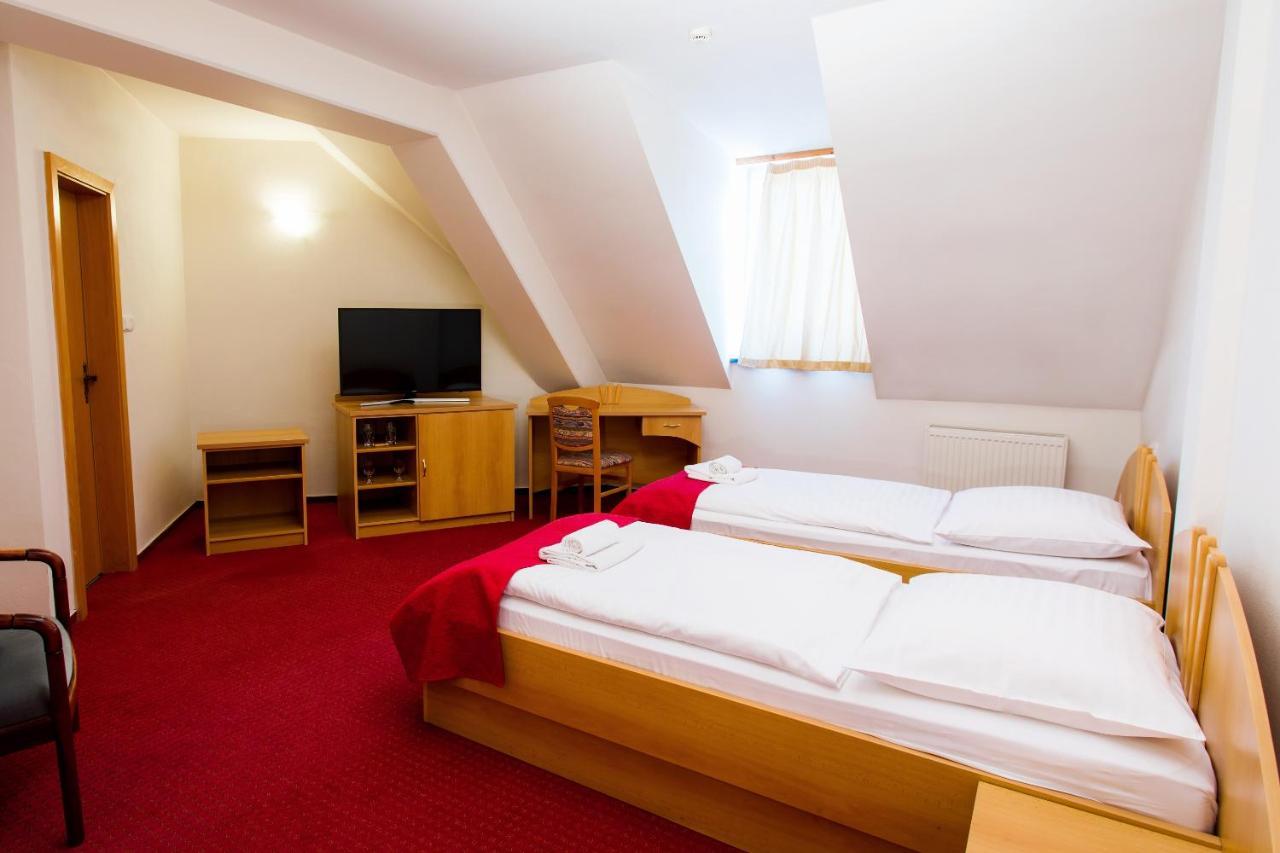 Hotel Pod Zamkom Бойнице Экстерьер фото