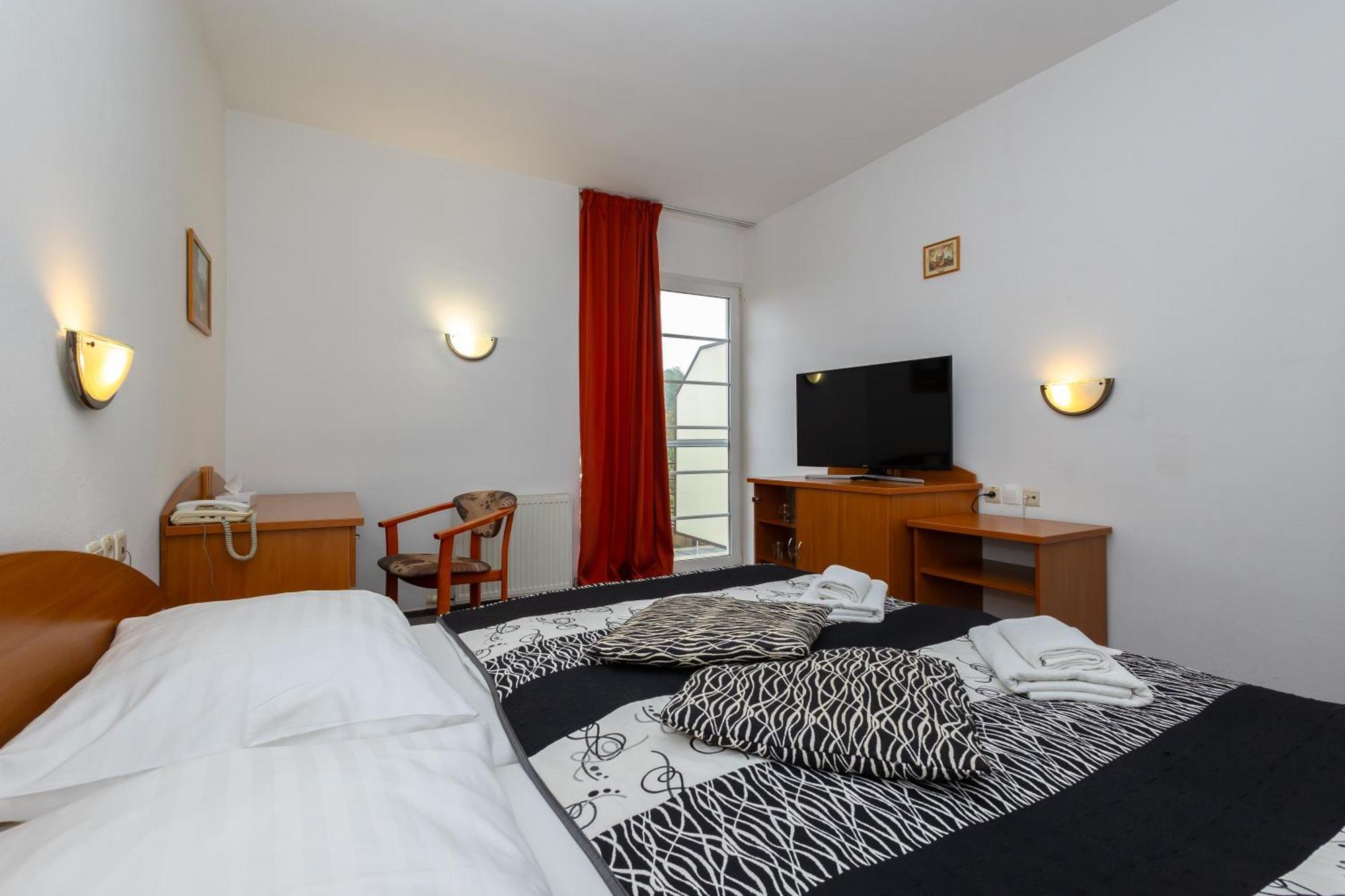Hotel Pod Zamkom Бойнице Экстерьер фото