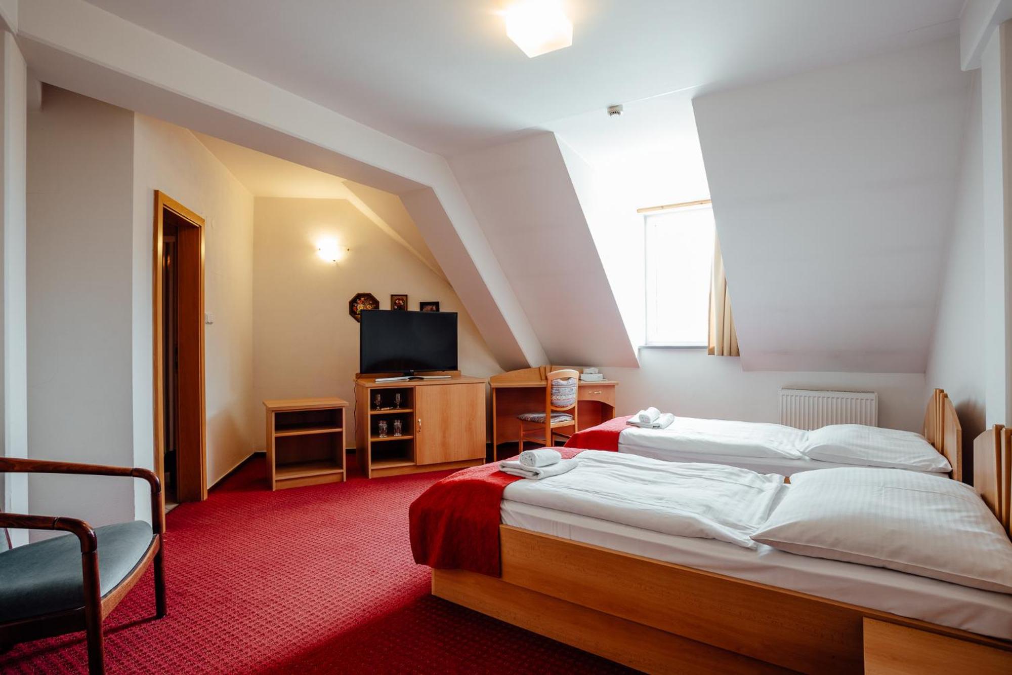 Hotel Pod Zamkom Бойнице Экстерьер фото