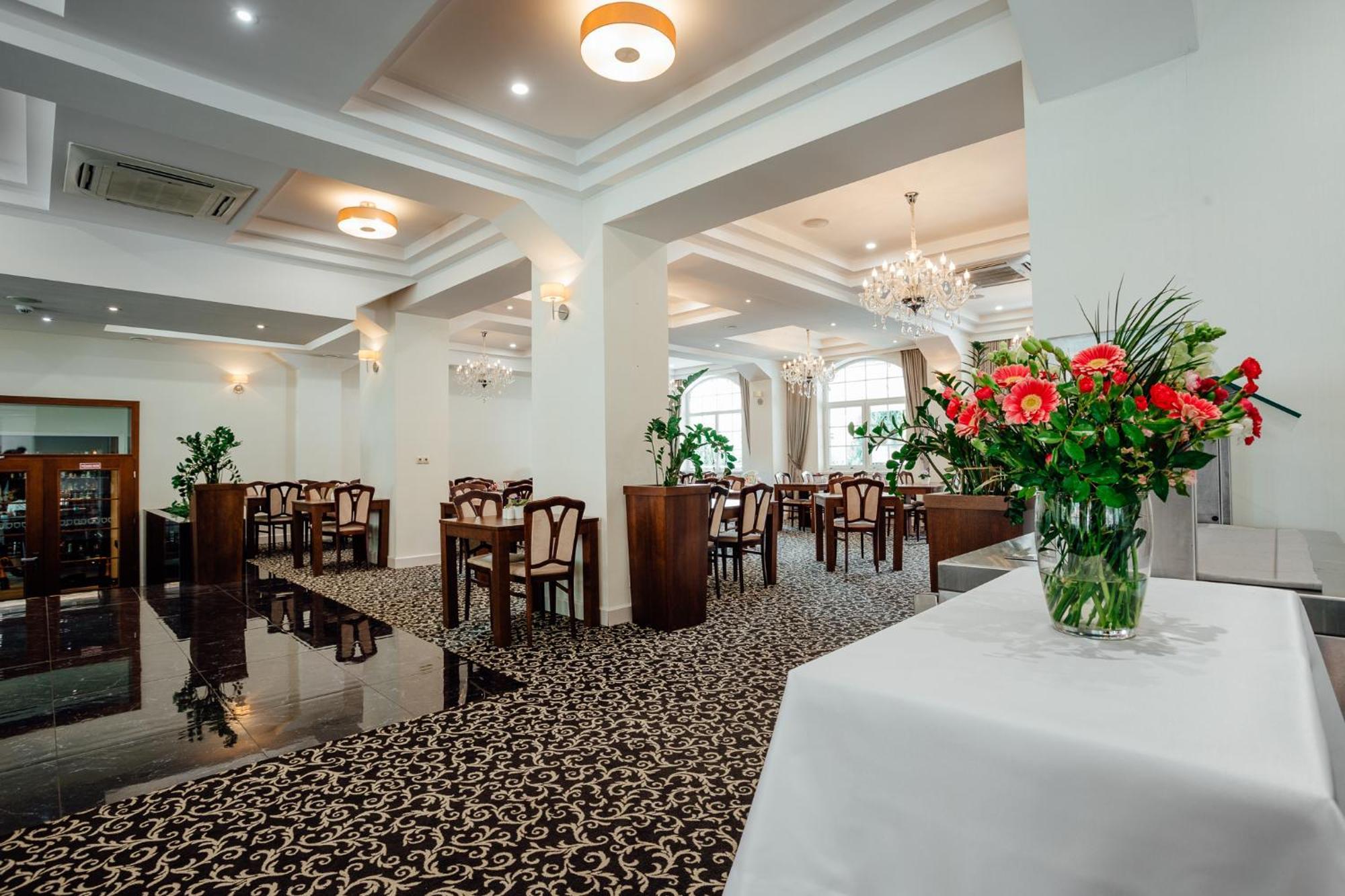 Hotel Pod Zamkom Бойнице Экстерьер фото