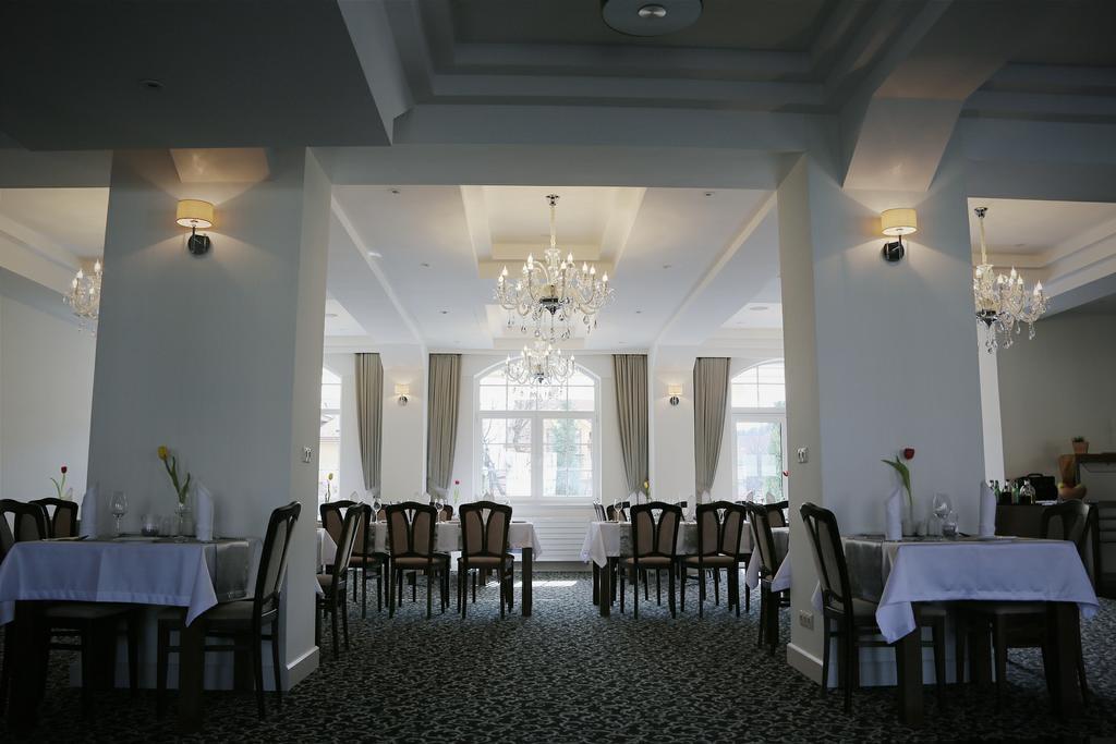 Hotel Pod Zamkom Бойнице Экстерьер фото