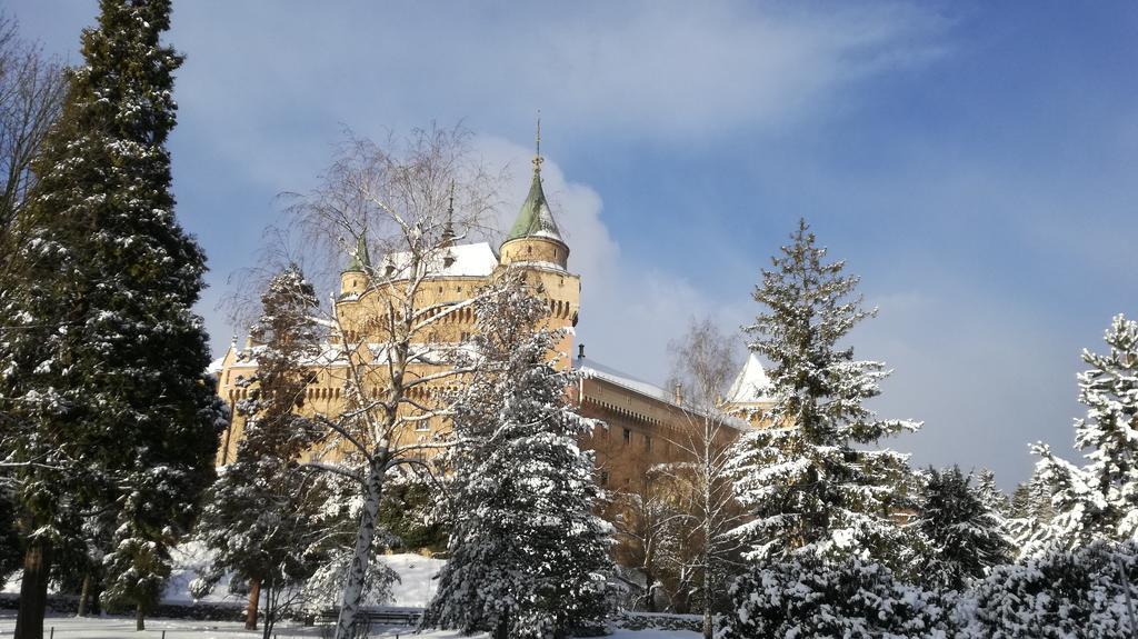 Hotel Pod Zamkom Бойнице Экстерьер фото