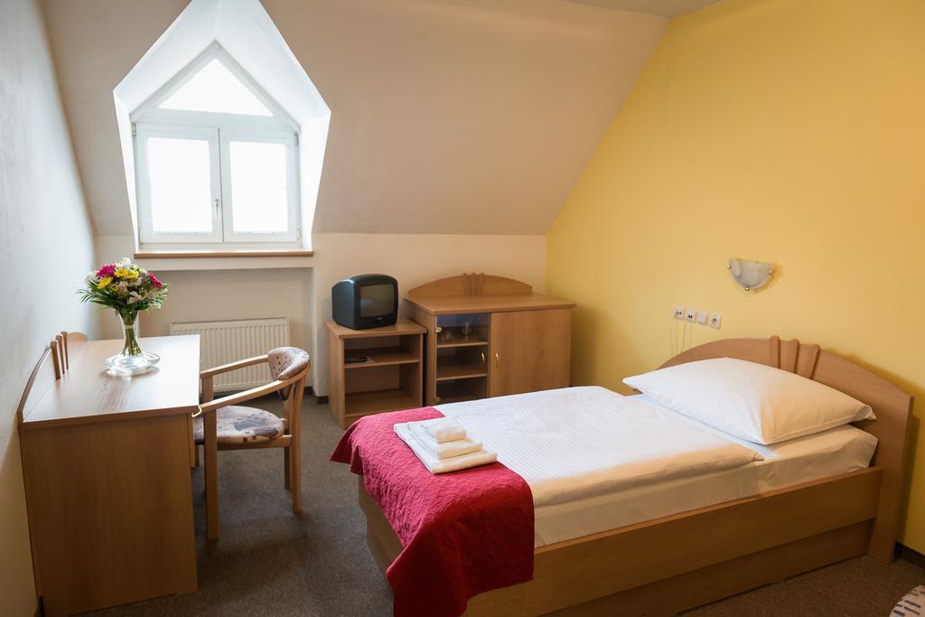 Hotel Pod Zamkom Бойнице Экстерьер фото