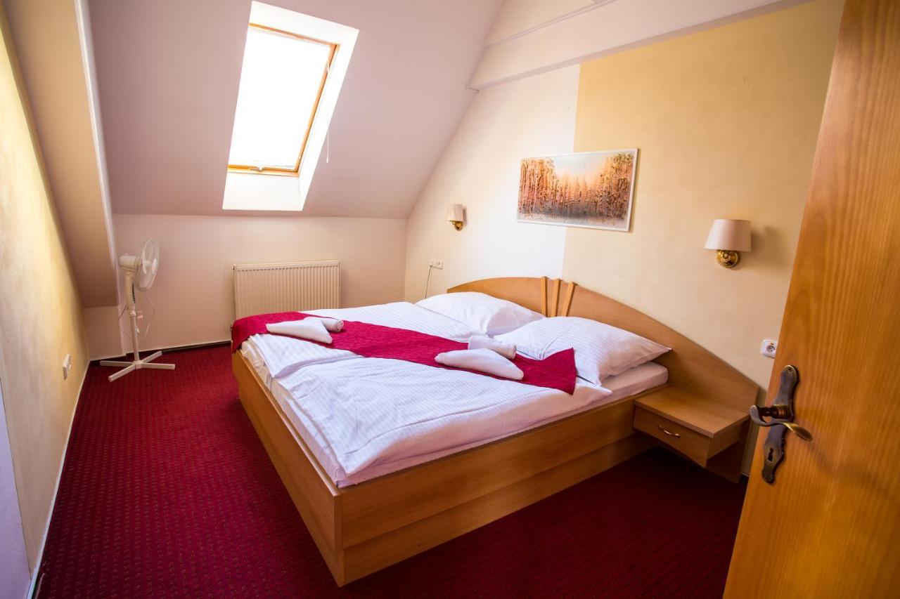 Hotel Pod Zamkom Бойнице Экстерьер фото