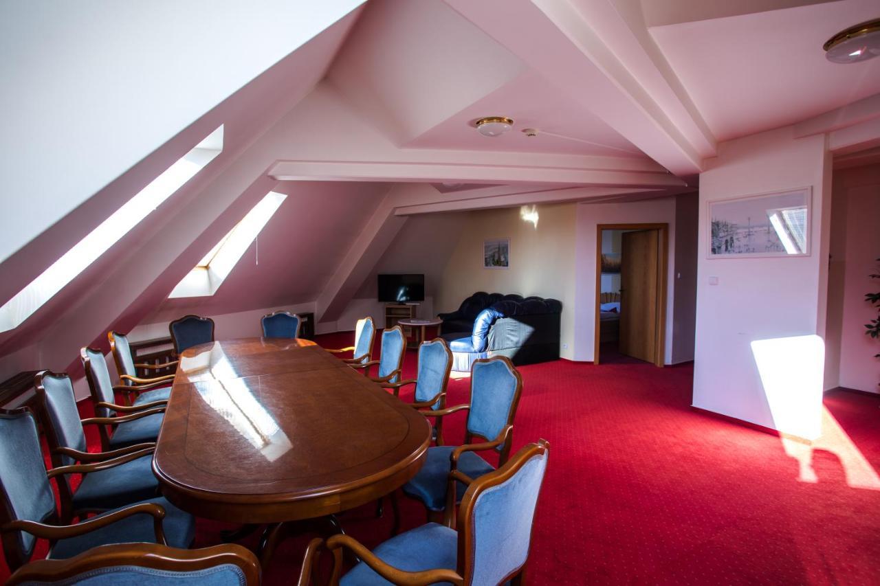 Hotel Pod Zamkom Бойнице Экстерьер фото