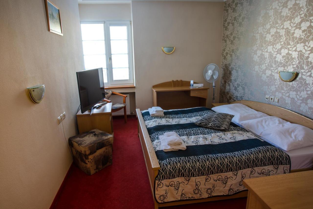 Hotel Pod Zamkom Бойнице Экстерьер фото