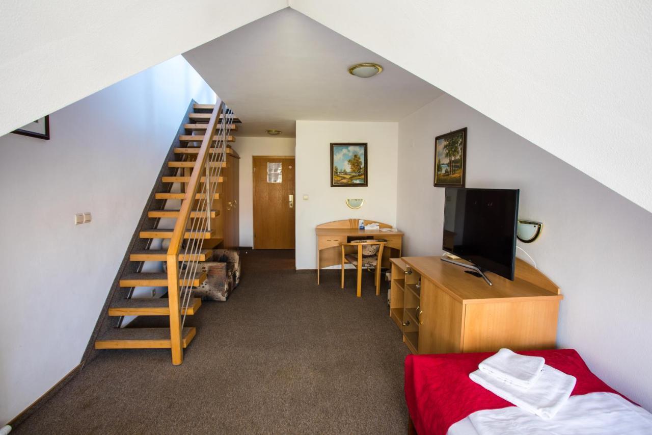 Hotel Pod Zamkom Бойнице Экстерьер фото