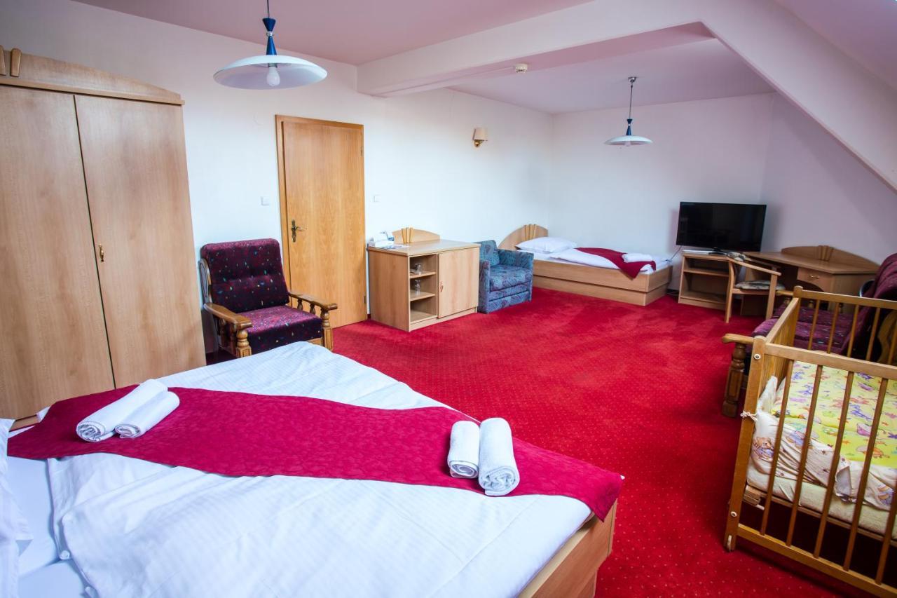 Hotel Pod Zamkom Бойнице Экстерьер фото