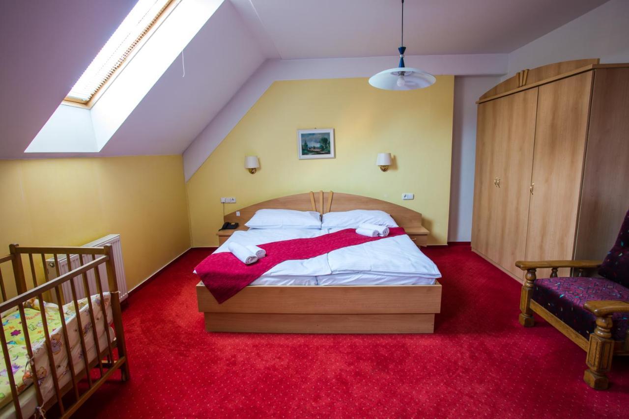 Hotel Pod Zamkom Бойнице Экстерьер фото