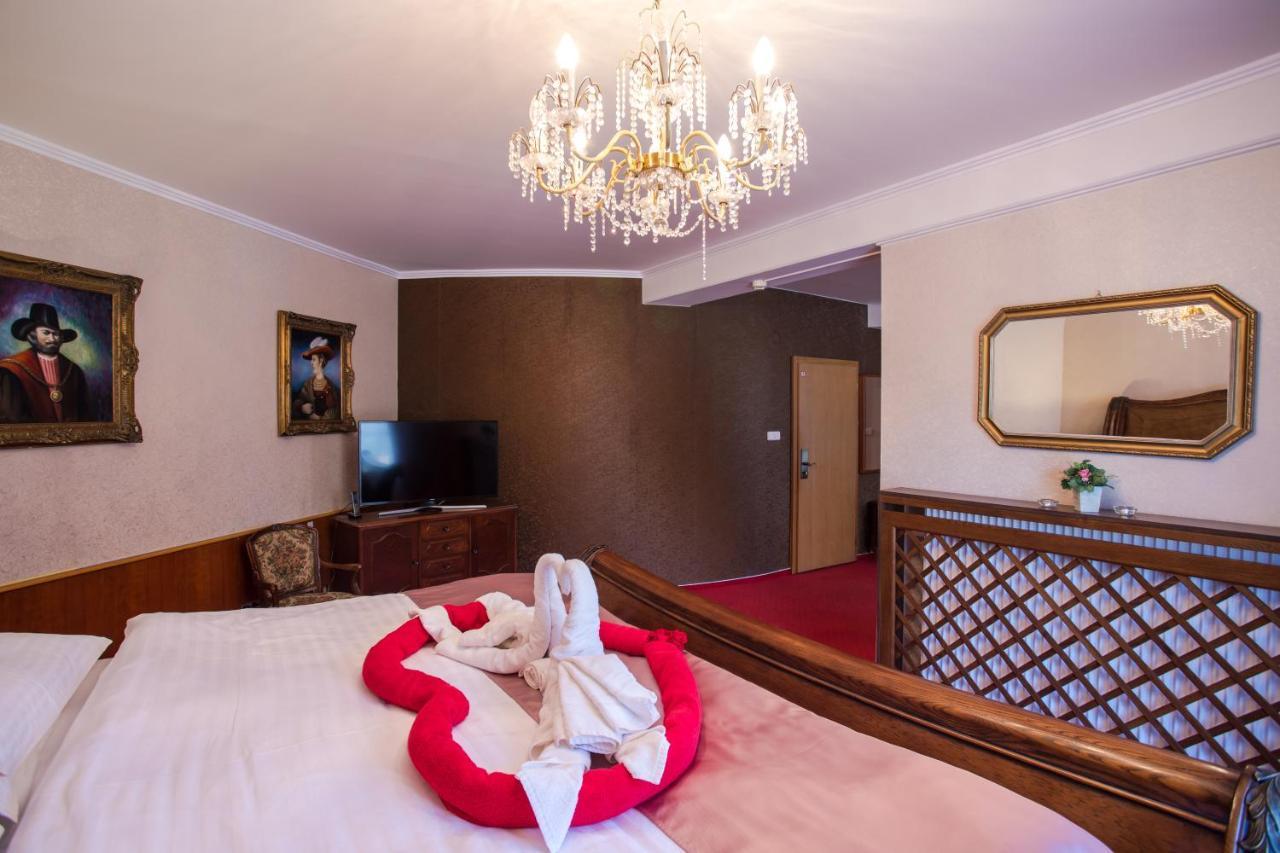 Hotel Pod Zamkom Бойнице Экстерьер фото