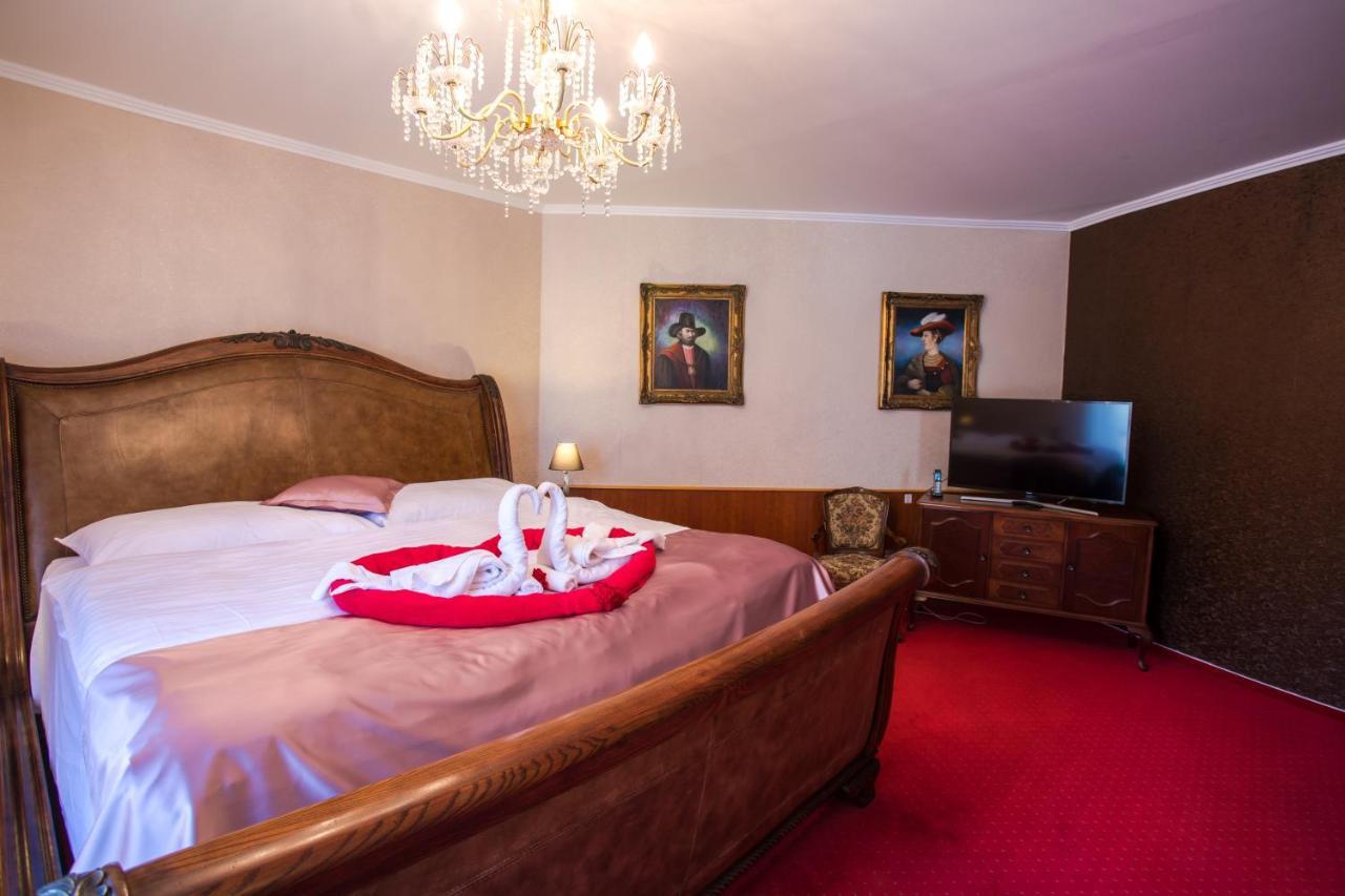 Hotel Pod Zamkom Бойнице Экстерьер фото