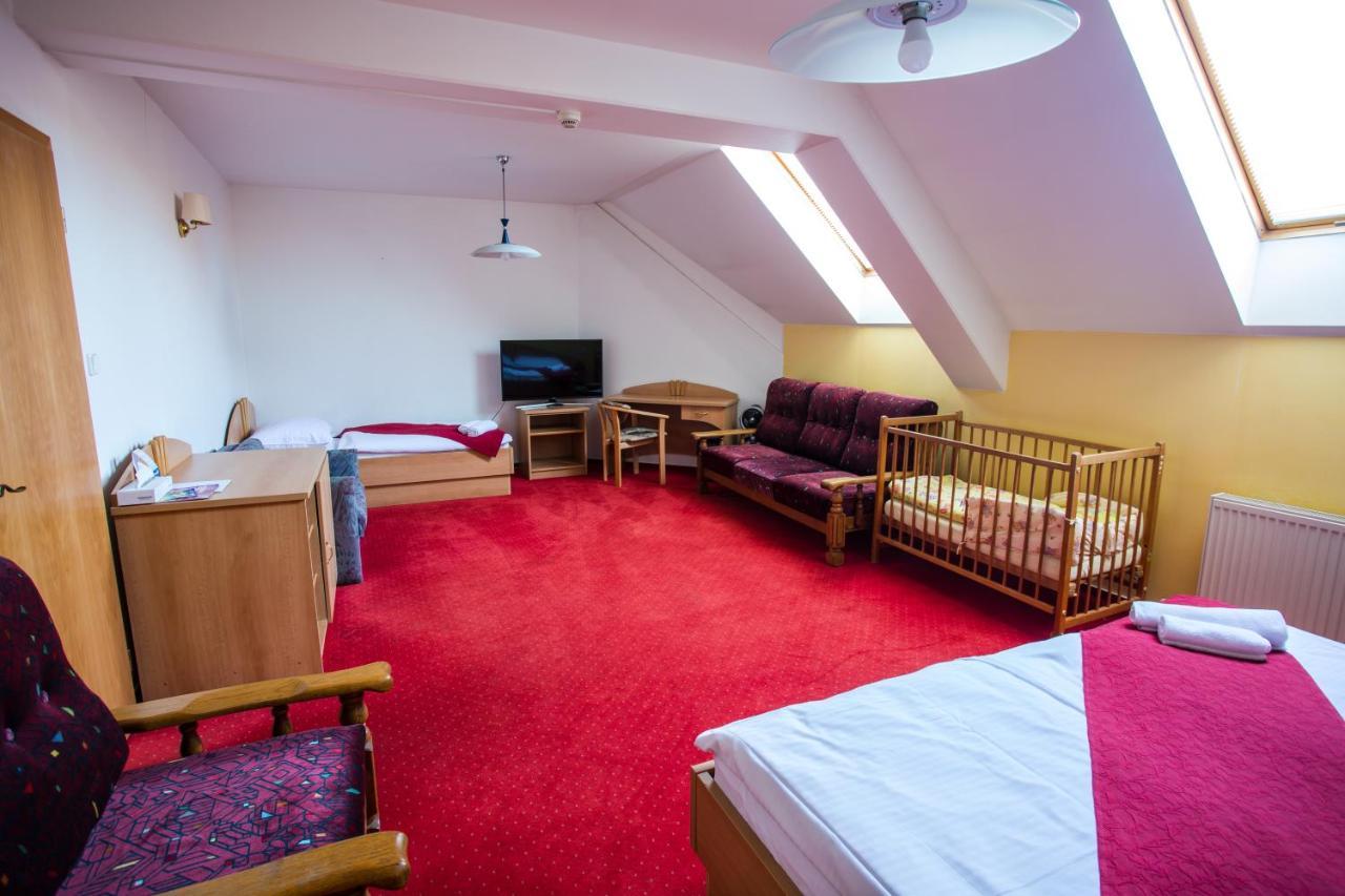Hotel Pod Zamkom Бойнице Экстерьер фото