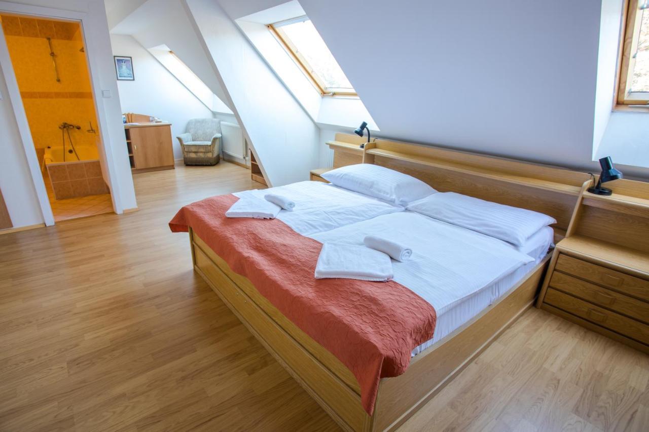 Hotel Pod Zamkom Бойнице Экстерьер фото