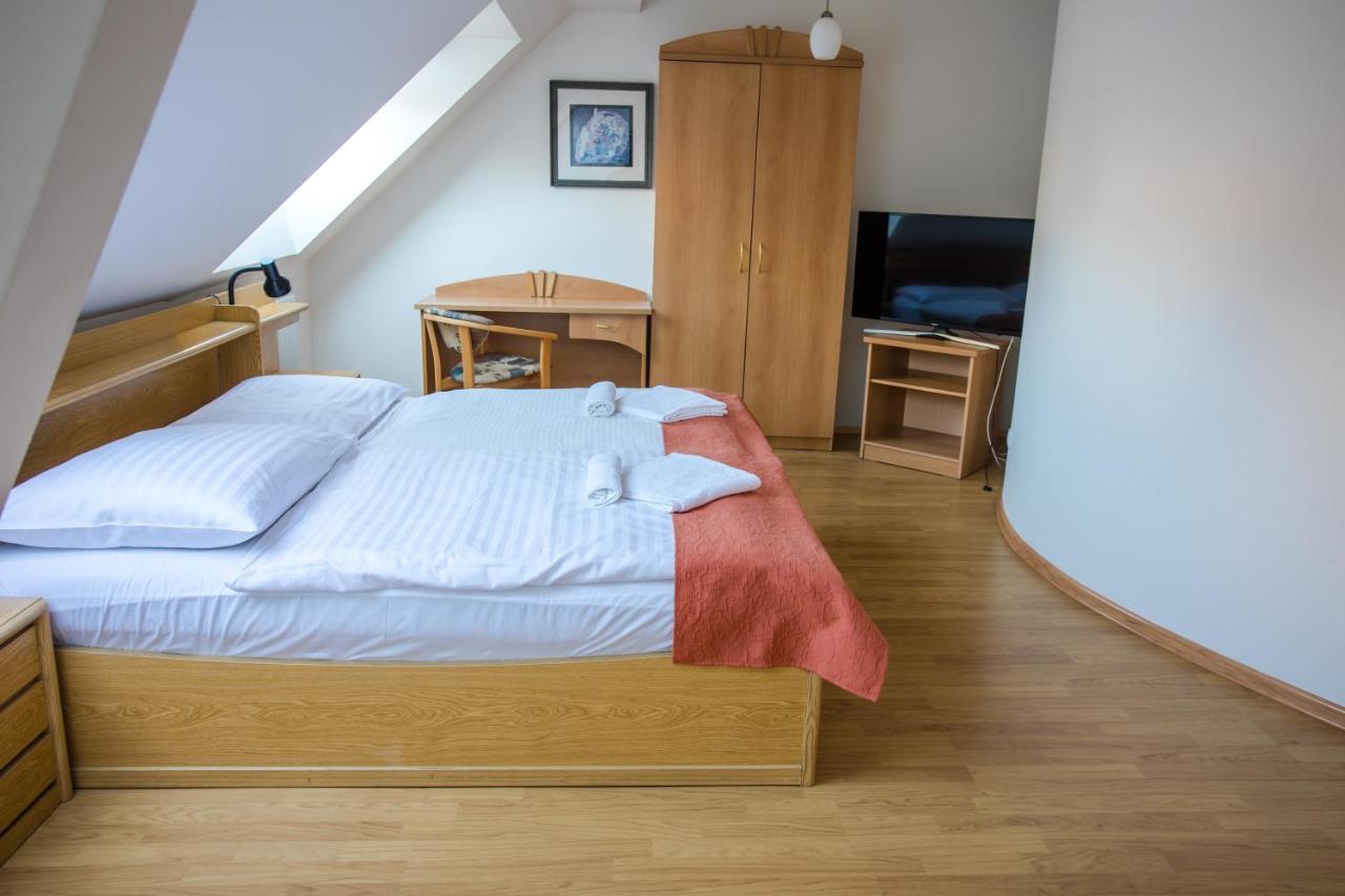 Hotel Pod Zamkom Бойнице Экстерьер фото