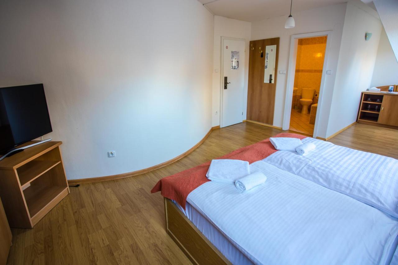 Hotel Pod Zamkom Бойнице Экстерьер фото
