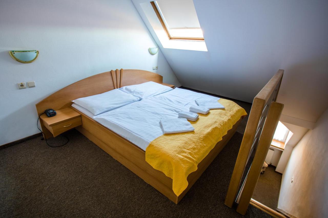 Hotel Pod Zamkom Бойнице Экстерьер фото