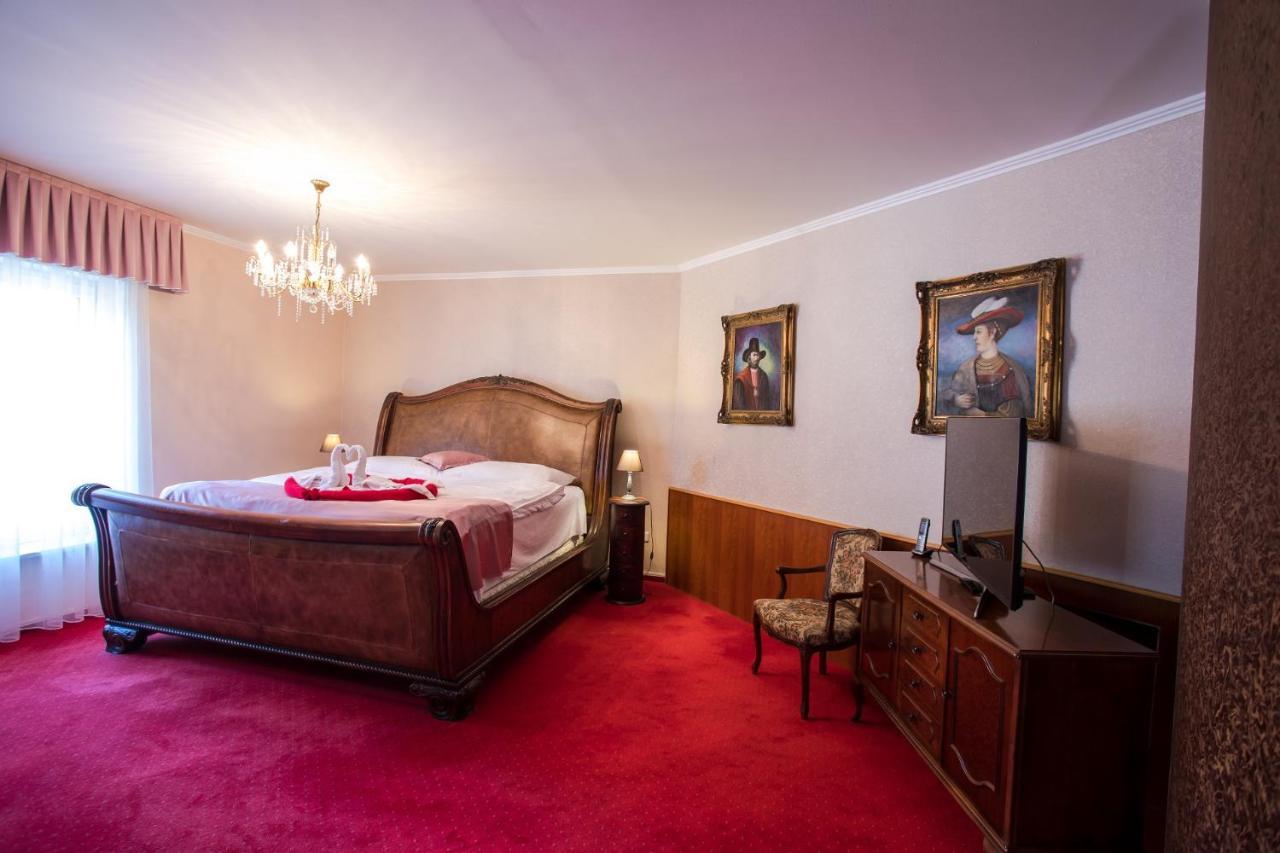 Hotel Pod Zamkom Бойнице Экстерьер фото